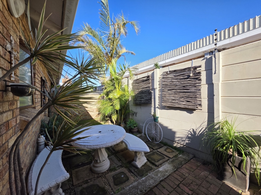 2 Bedroom Property for Sale in Jeffreys Bay Central Eastern Cape